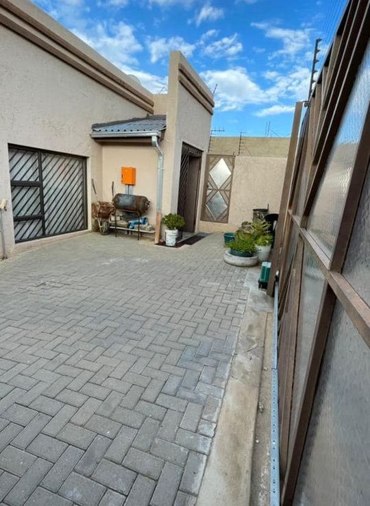 Otjomuise Main And 2bedroom Flat Real Estate Namibia otjomuise-main-and-2bedroom-flat-real-estate-namibia