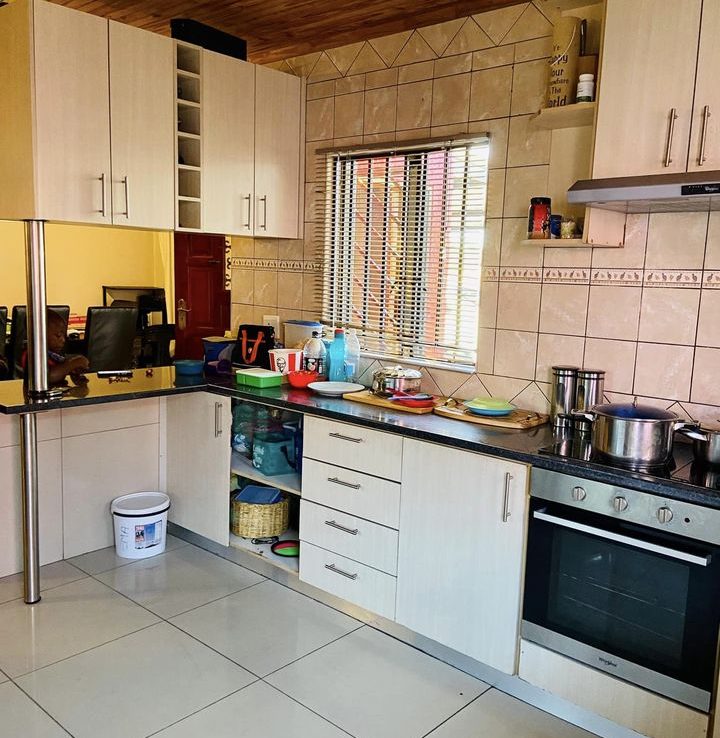 FREESTANDING FAMILY HOUSE FOR SALE!!! WINDHOEK, Rocky Crest 3 Bedrooms